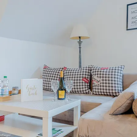 Moewennest Ii Gemuetliches Studio-apartment Mit Wlan & Kueche * Emden